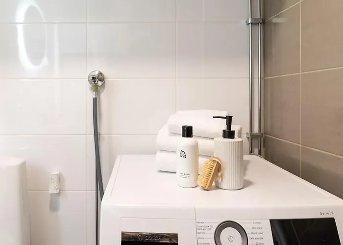 Apartment Centrally Located For Up To 4 *