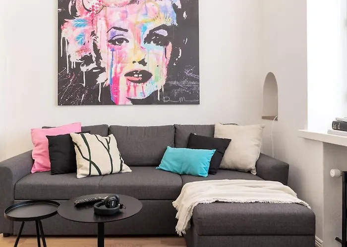 Apartment Centrally Located For Up To 4