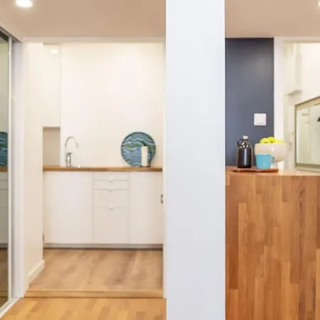 Apartmán Centrally Located For Up To 4 *